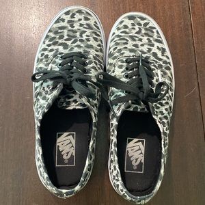 692) Vans Cheetah print sneakers Women’s Sz. 10